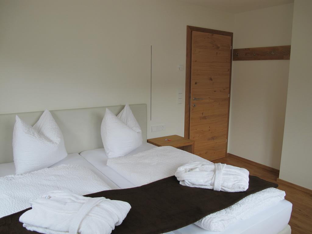 Haus Kibitz Apartment Fieberbrunn Phòng bức ảnh