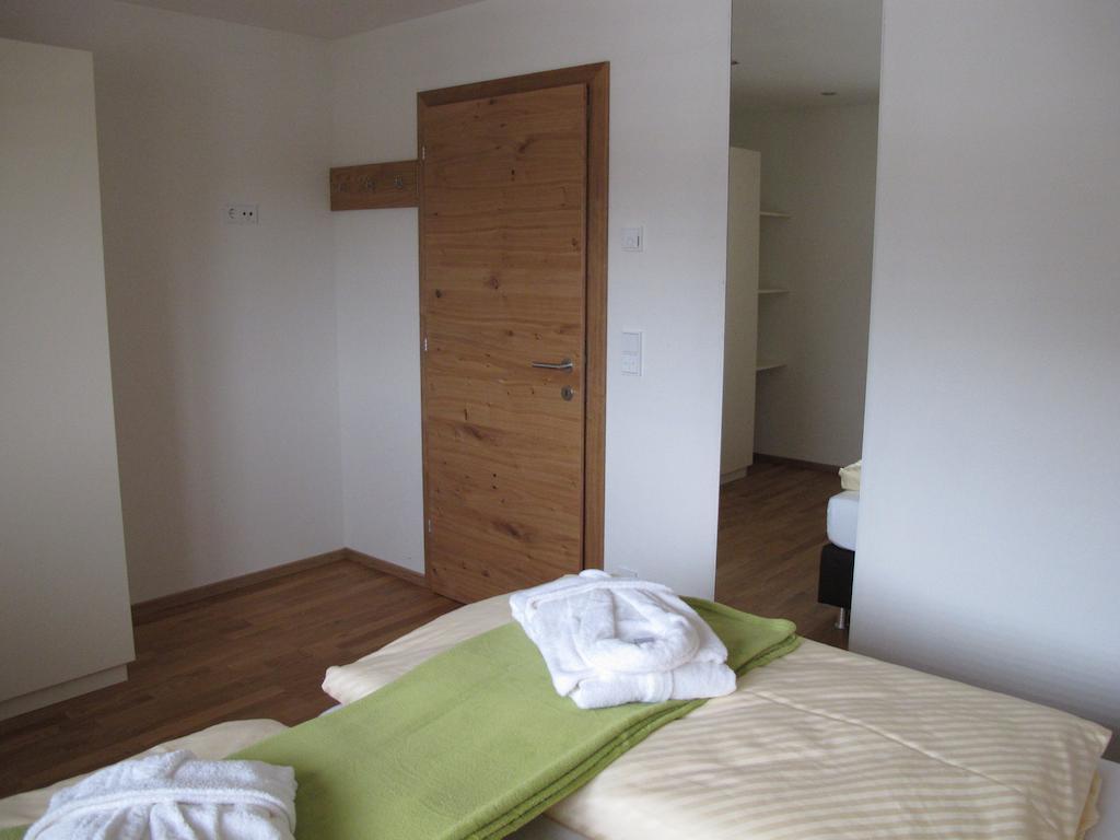 Haus Kibitz Apartment Fieberbrunn Phòng bức ảnh