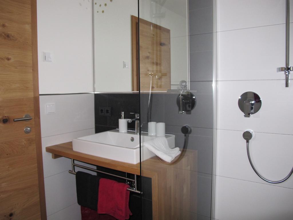 Haus Kibitz Apartment Fieberbrunn Phòng bức ảnh